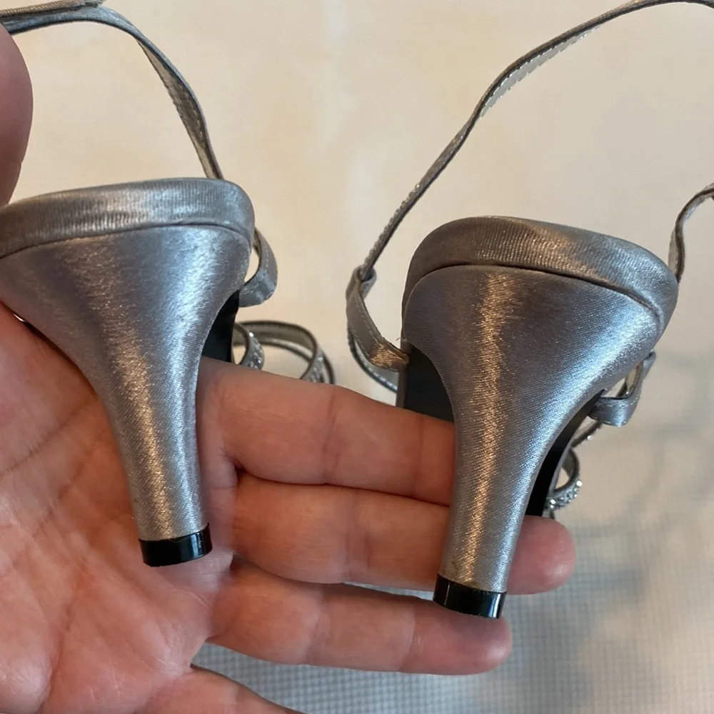 Nina Strap Heels Open Toes Sandals Silver Color Size 8.5 M